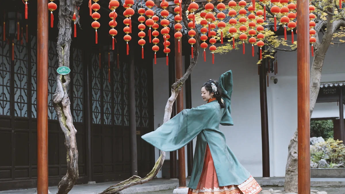 4 Must-Have Asian Clothing Trends in the UK